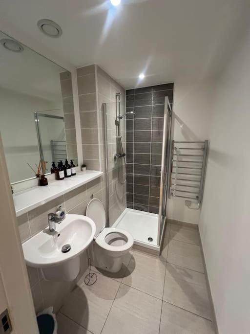 2 Bed Corner Apartment With Gym Manchester Exterior foto